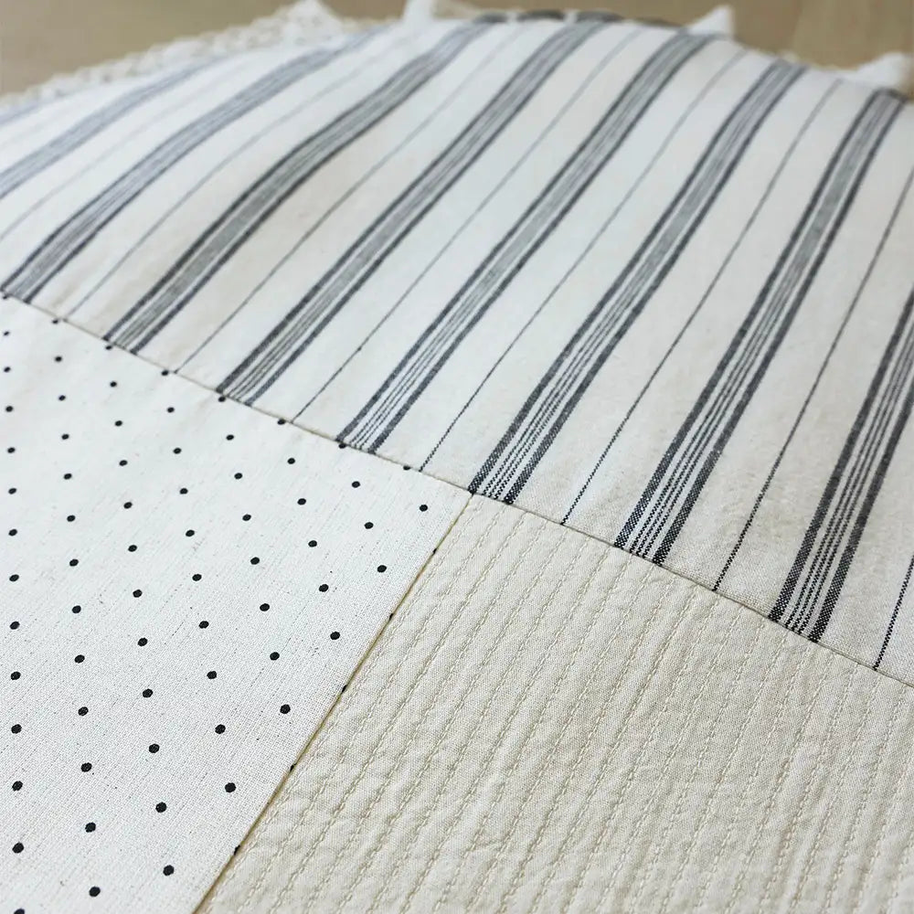 Country Chic Plaid Non-Slip Round Pet Mat - Large Space