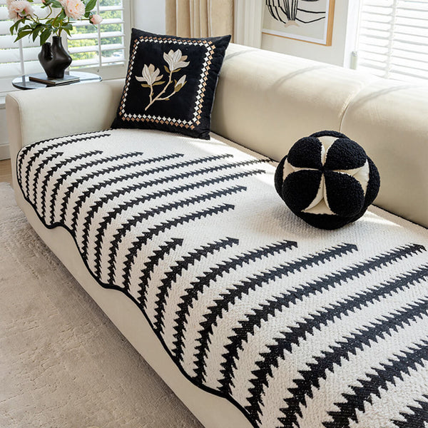 Coperchio moderno di divano di Chevron Stripes con bordi ondulati
