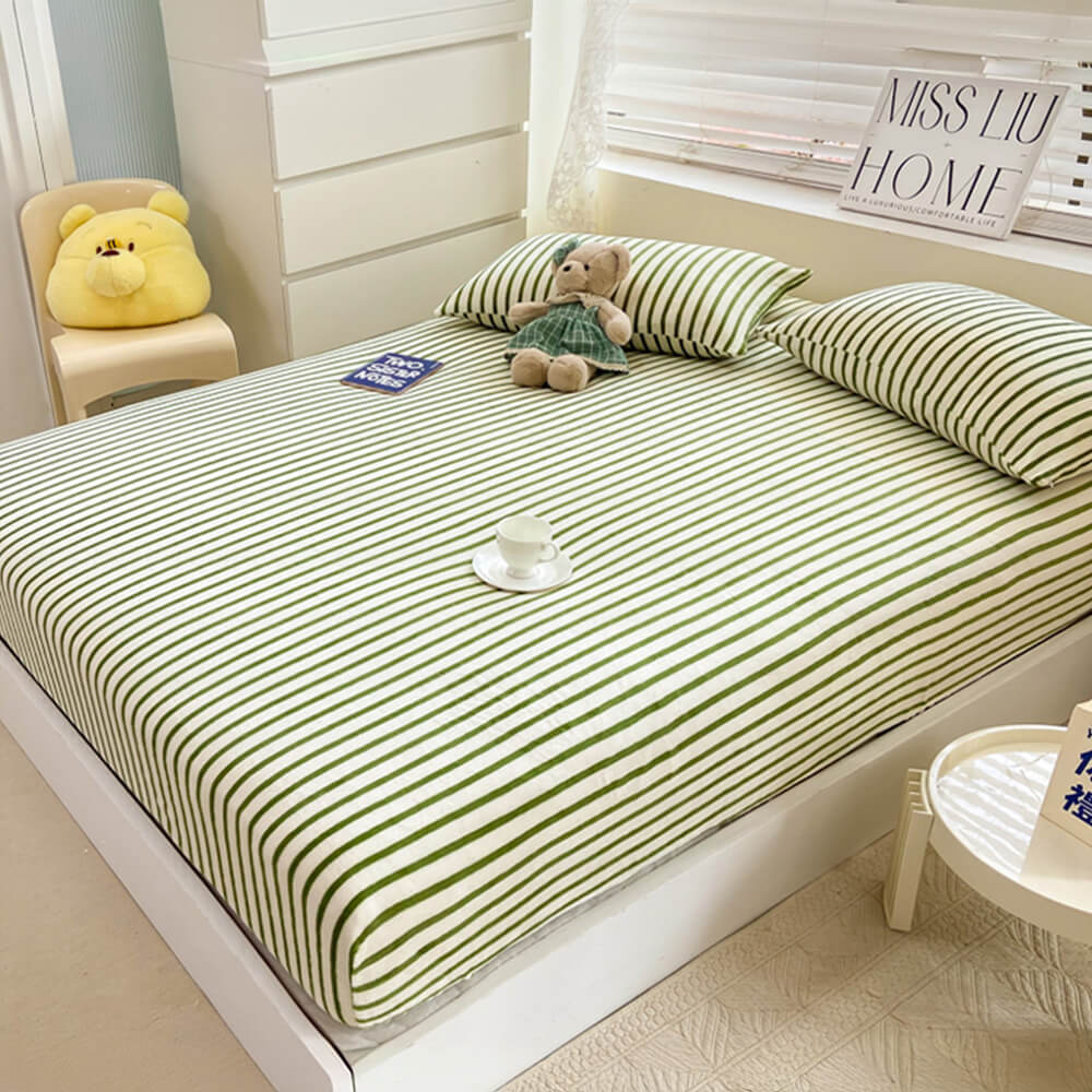 Elegante set di latte a strisce a strisce foglio montato