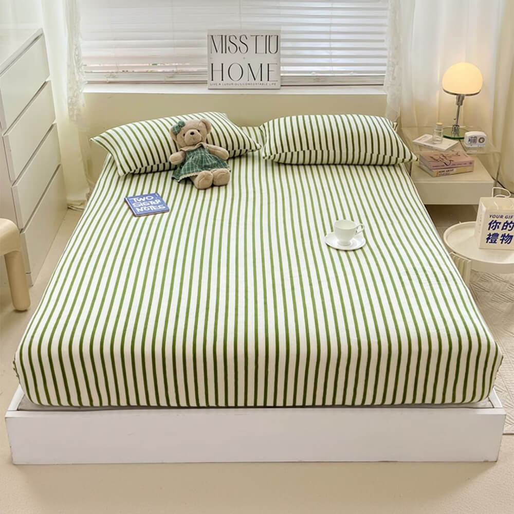 Elegante set di latte a strisce a strisce foglio montato
