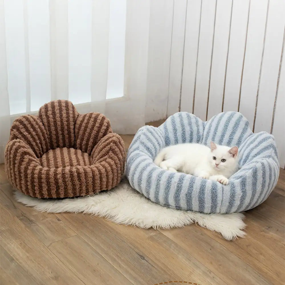 Petal-Shaped Striped Plush Pet Sofa Bed