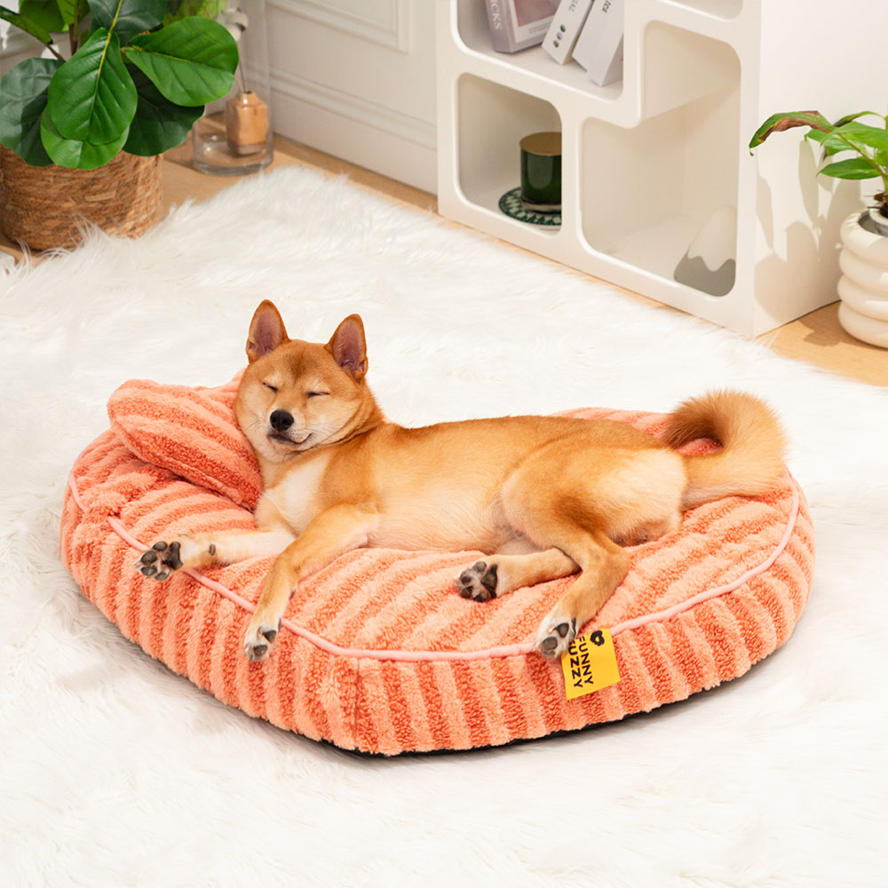 Cama para perros y gatos con forma de corazón de peluche, esponjosa y calmante con almohada