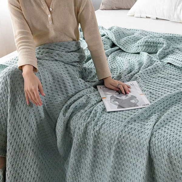 All-Season Lightweight Breathable Cotton Waffle Throw Blanket for Pets & People