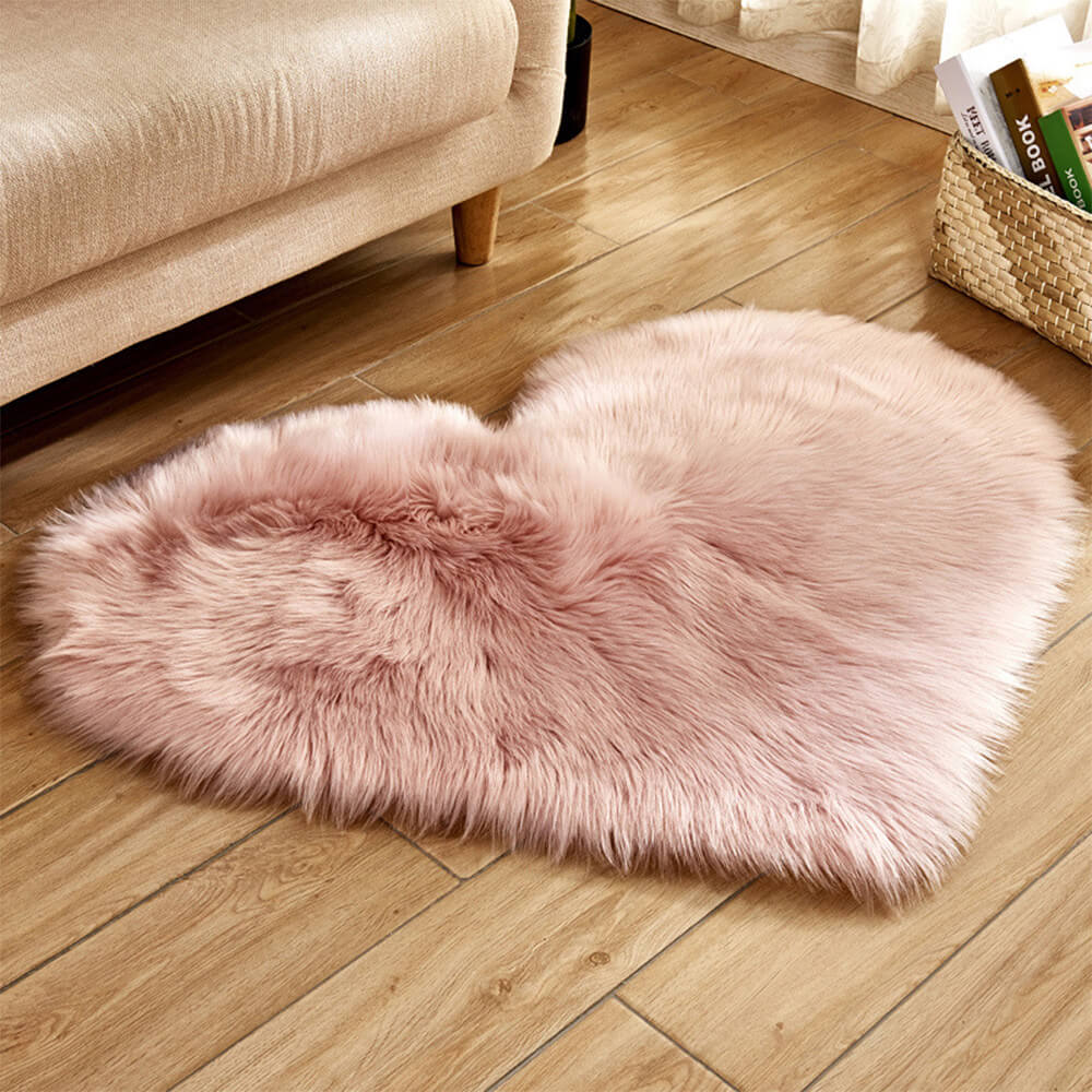 Lovers' Day Heart-Shaped Plush Rug – Cozy and Romantic