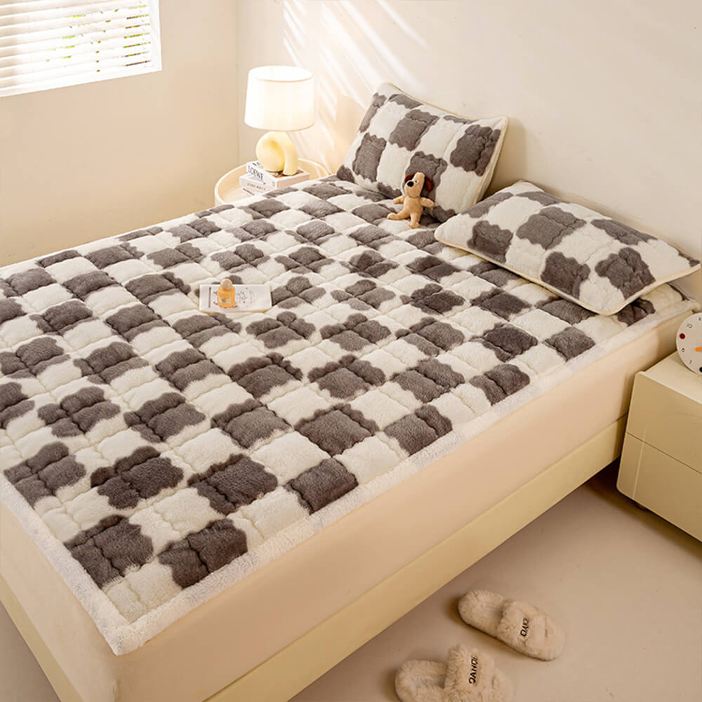 Warm Checkerboard Plush Mattress Topper and Pillowcase