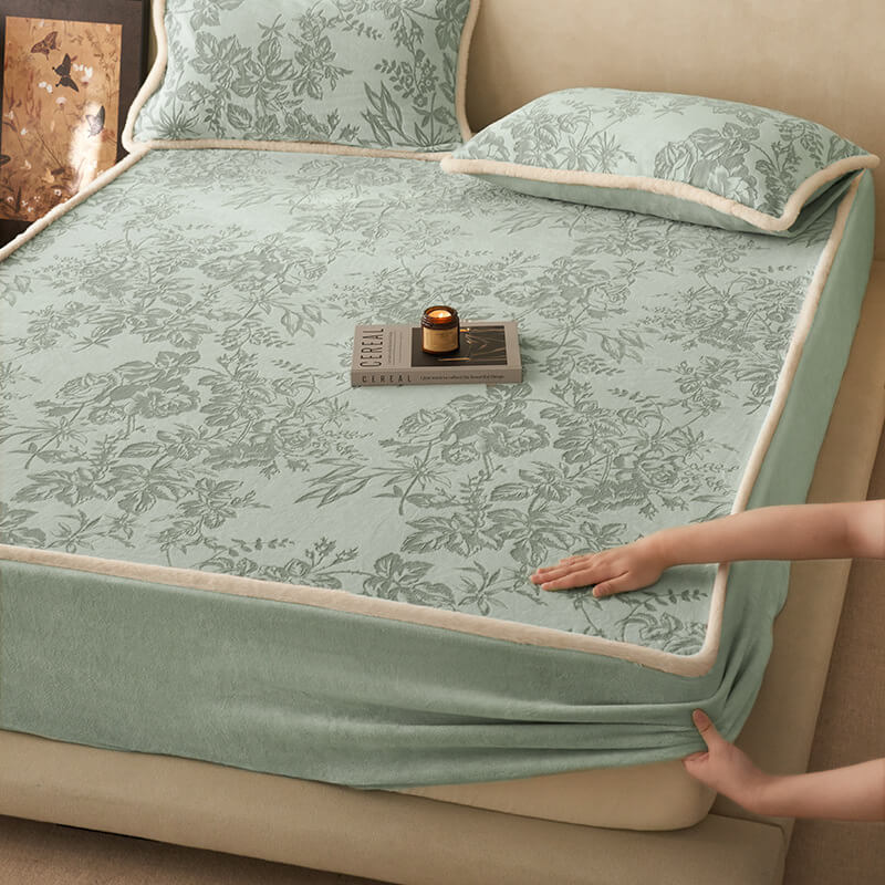 Drap-housse protège-matelas en velours de lait confortable, motif floral sculpté doux