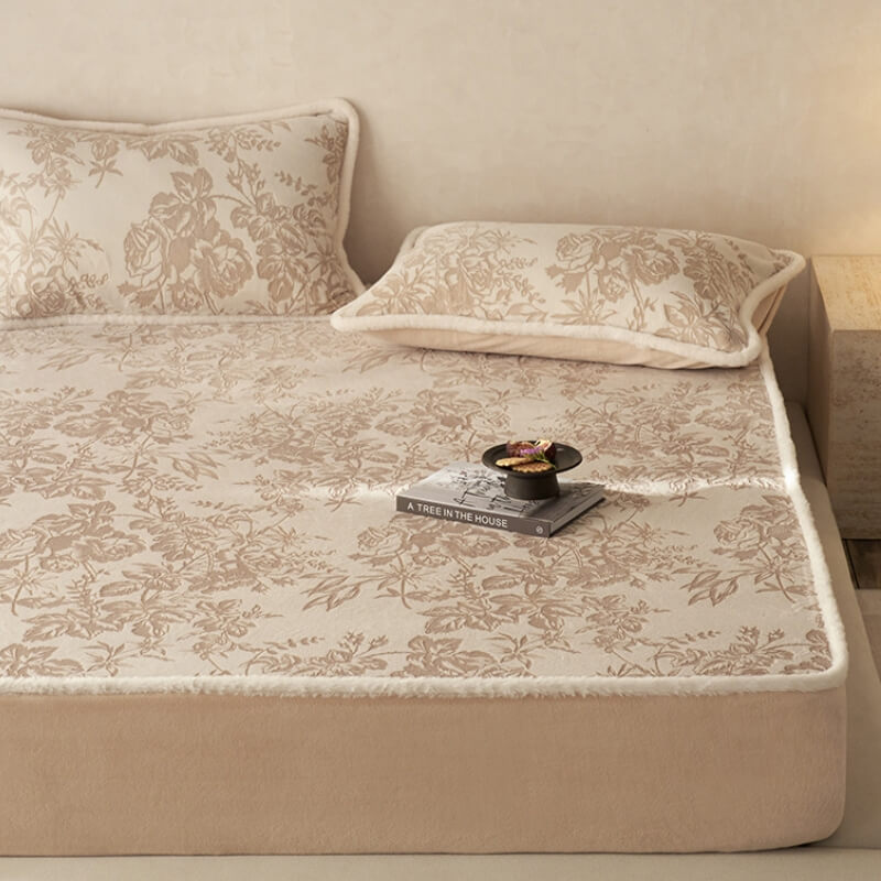 Drap-housse protège-matelas en velours de lait confortable, motif floral sculpté doux