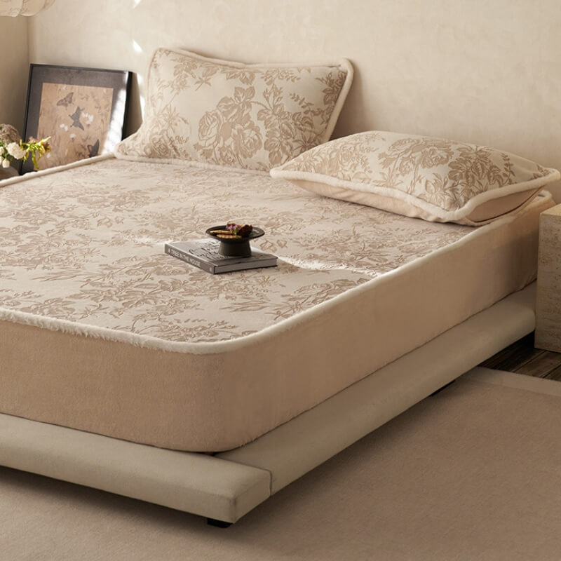 Drap-housse protège-matelas en velours de lait confortable, motif floral sculpté doux