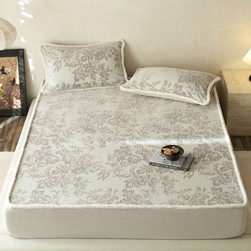 Drap-housse protège-matelas en velours de lait confortable, motif floral sculpté doux