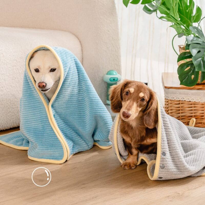 Weicher, gestreifter, schnell trocknender, saugfähiger Hunde-Bademantel