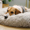 Cama de perro esponjosa redonda y borrosa